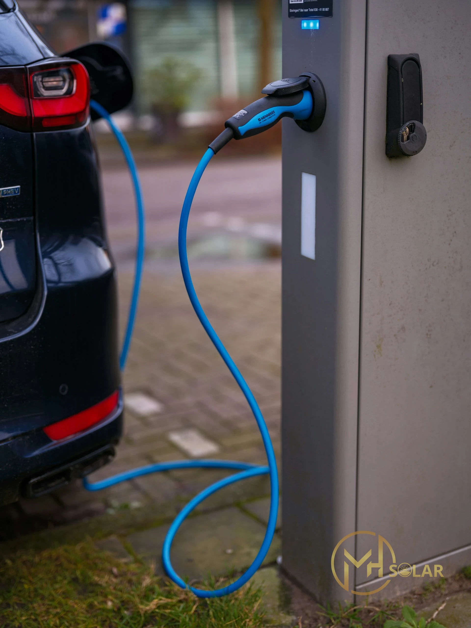 Giải Pháp Sạc Xe Ô Tô Điện Ban Đêm Bằng Pin Lưu Trữ Lithium